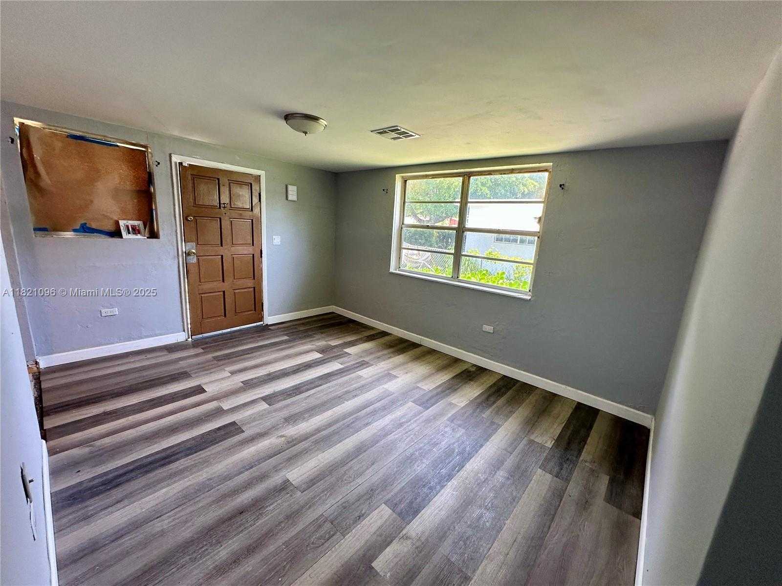 Small Image of 440 NORTH WEST 134TH ST, North Miami Number 9