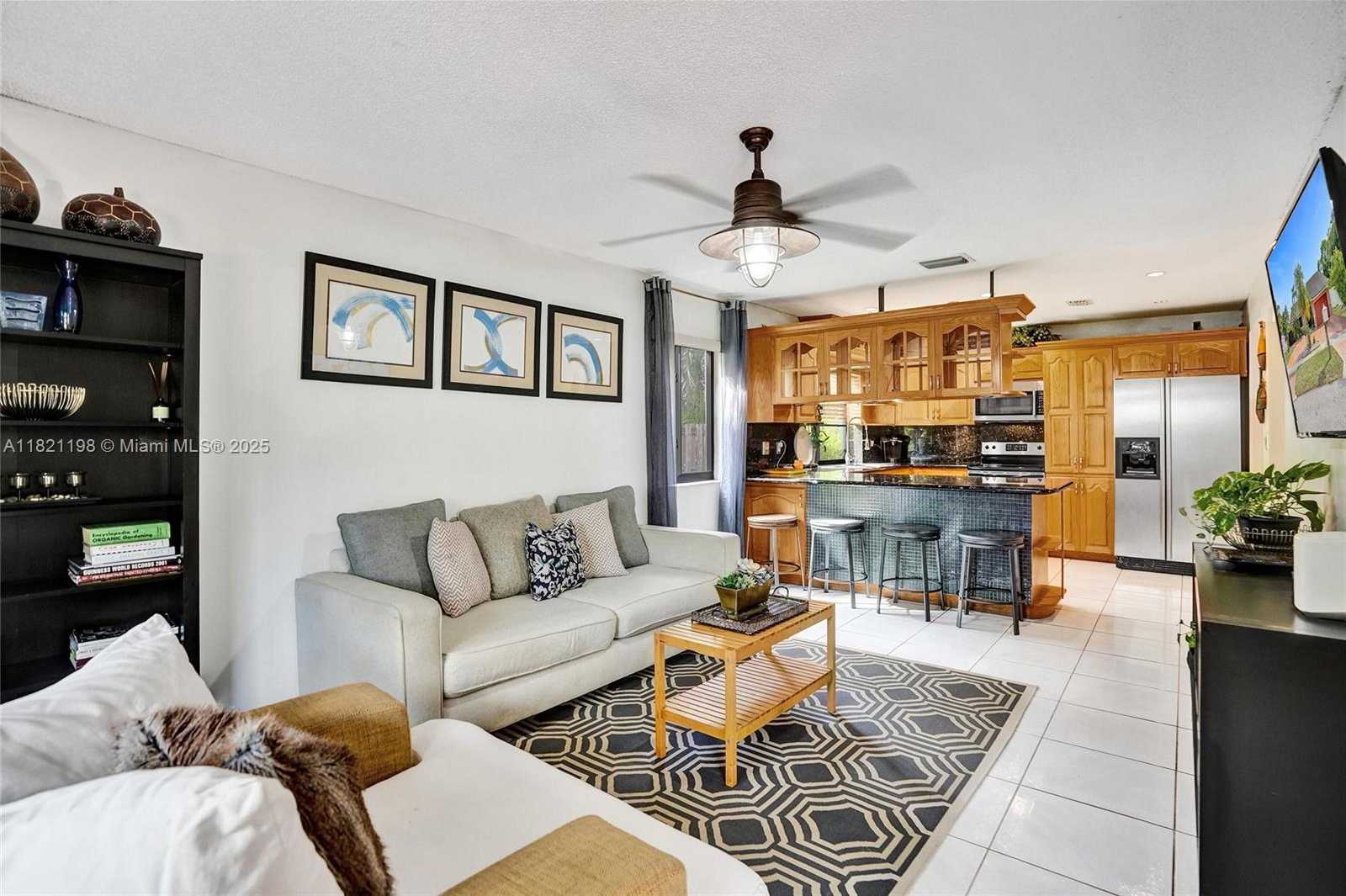 Small Image of 10030 SOUTH WEST 8TH ST, Pembroke Pines Number 15