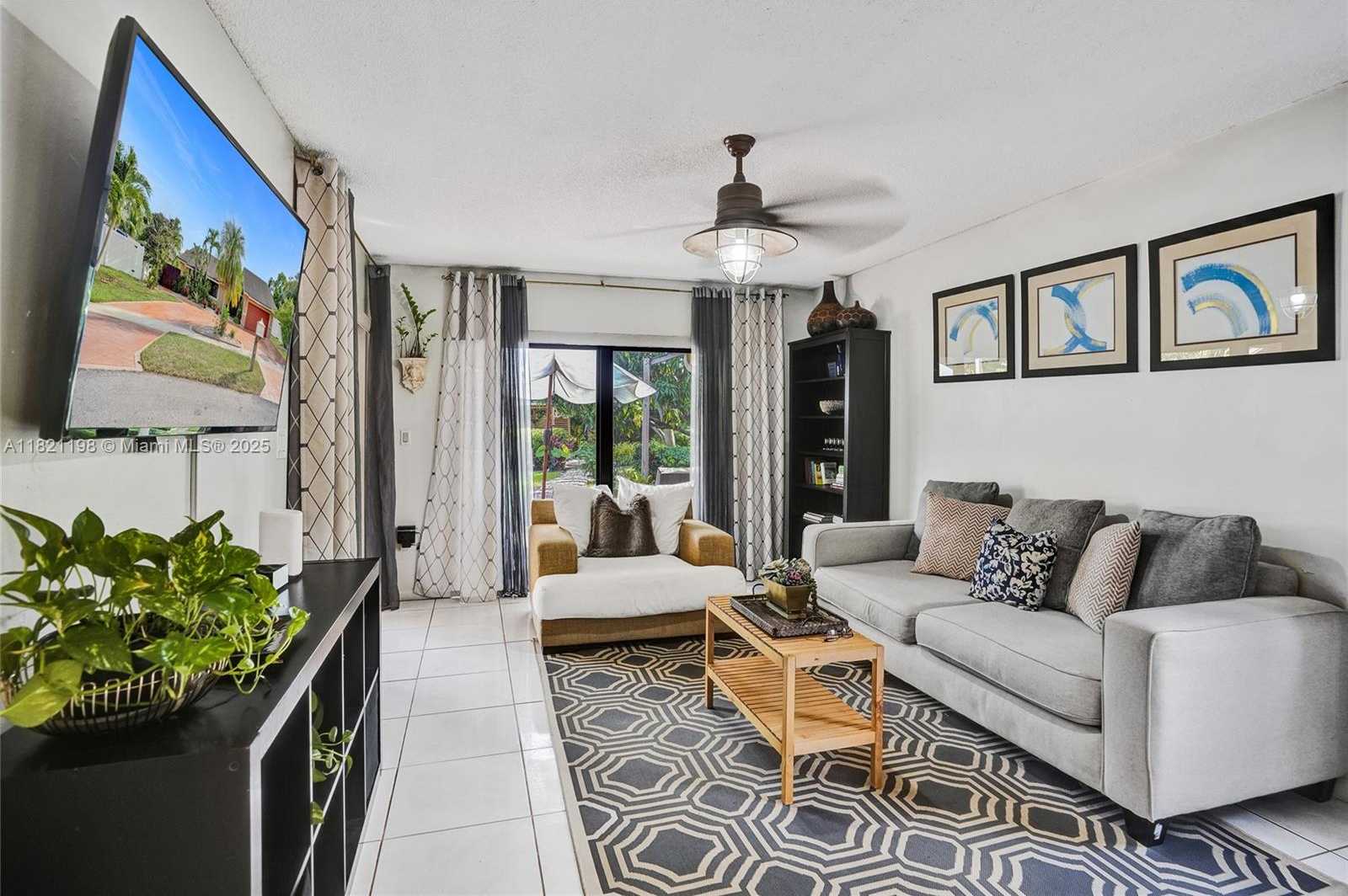 Small Image of 10030 SOUTH WEST 8TH ST, Pembroke Pines Number 17