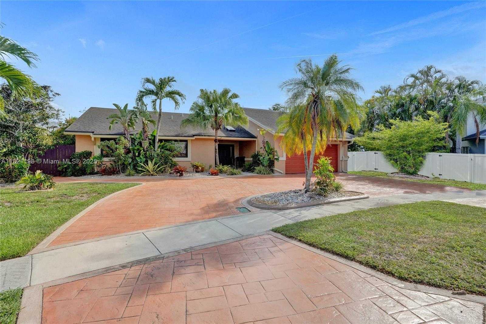 Small Image of 10030 SOUTH WEST 8TH ST, Pembroke Pines Number 2