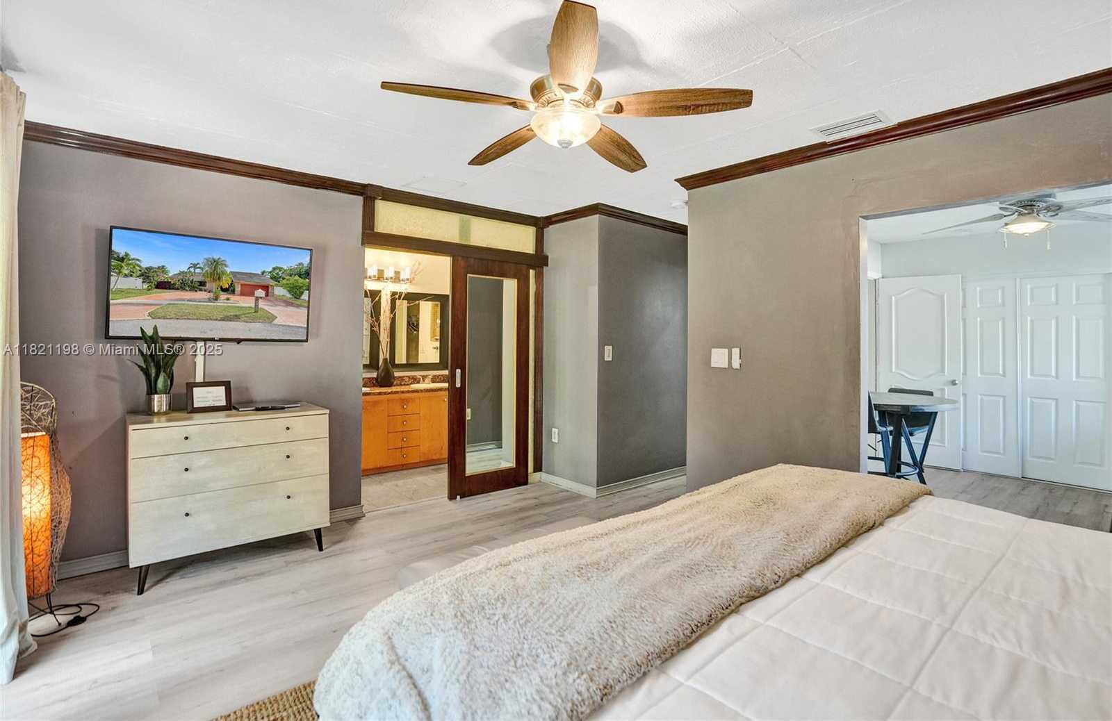 Small Image of 10030 SOUTH WEST 8TH ST, Pembroke Pines Number 20