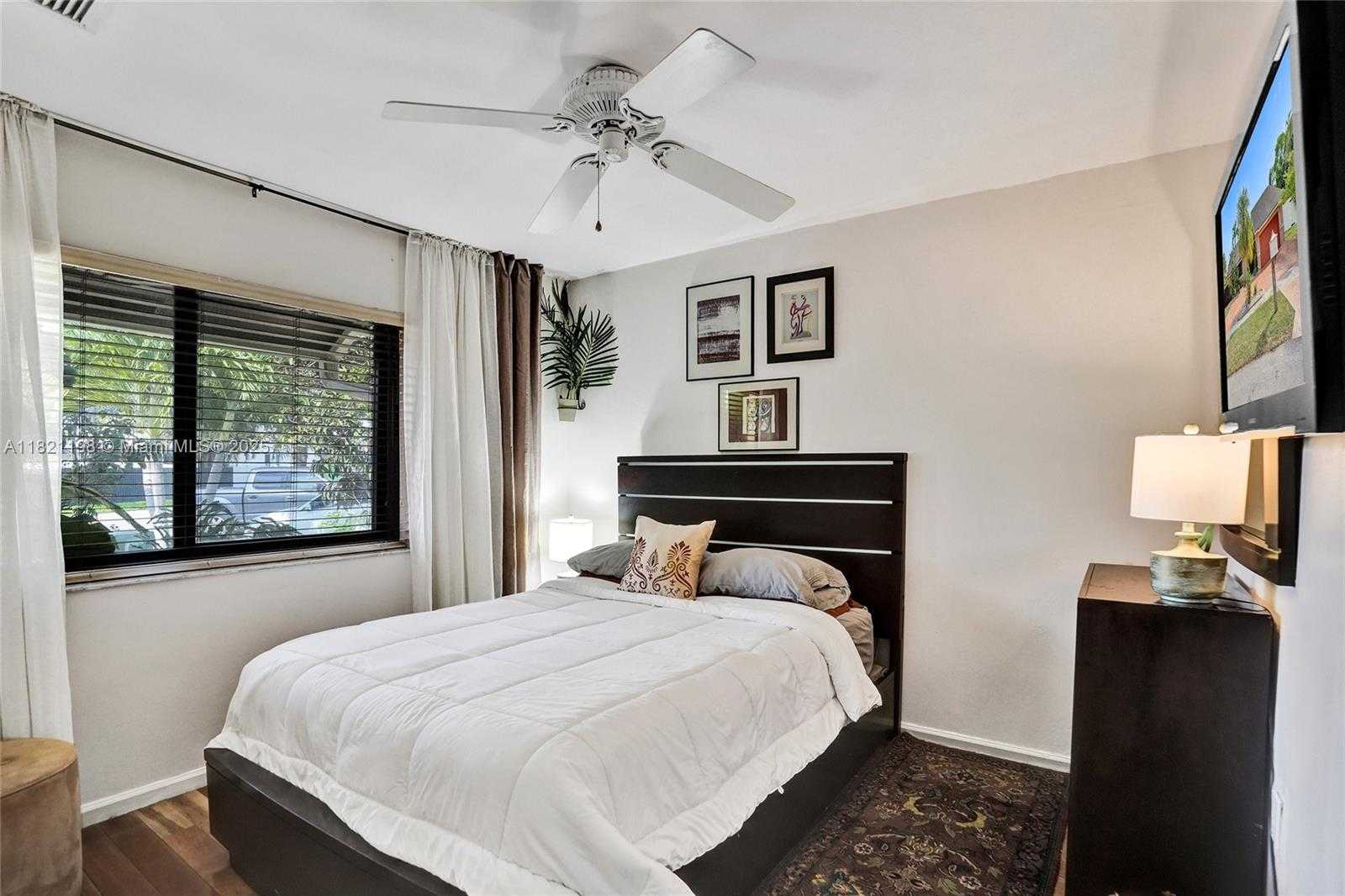 Small Image of 10030 SOUTH WEST 8TH ST, Pembroke Pines Number 31