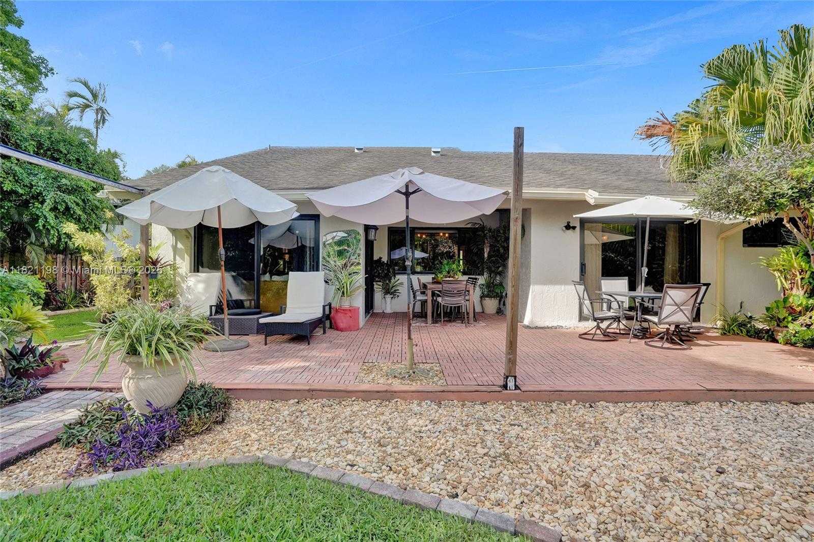 Small Image of 10030 SOUTH WEST 8TH ST, Pembroke Pines Number 33
