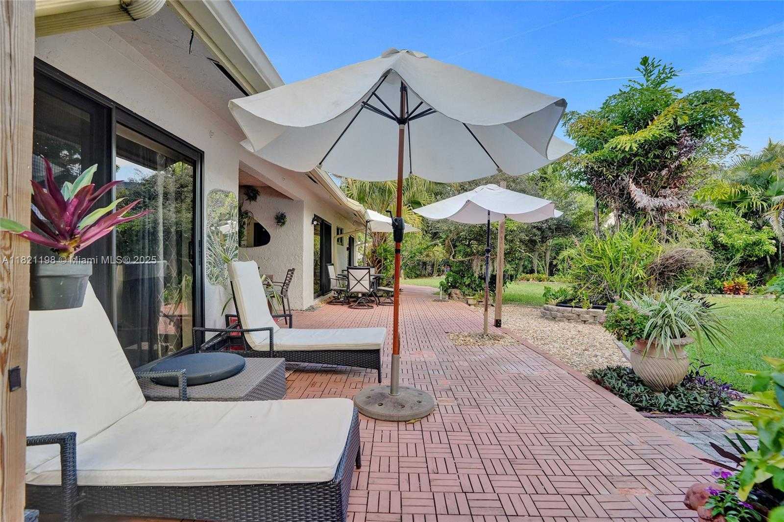 Small Image of 10030 SOUTH WEST 8TH ST, Pembroke Pines Number 34