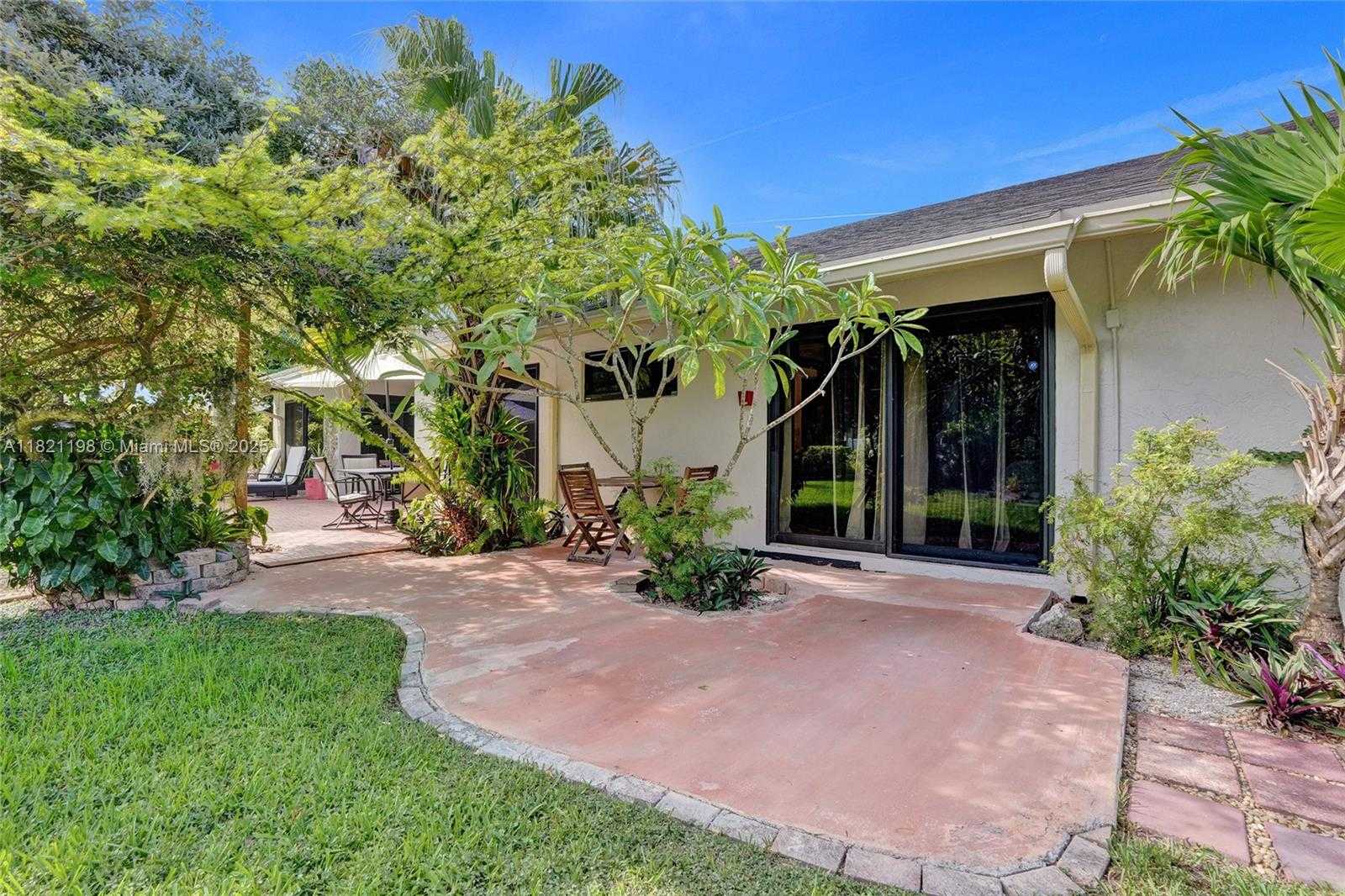 Small Image of 10030 SOUTH WEST 8TH ST, Pembroke Pines Number 38