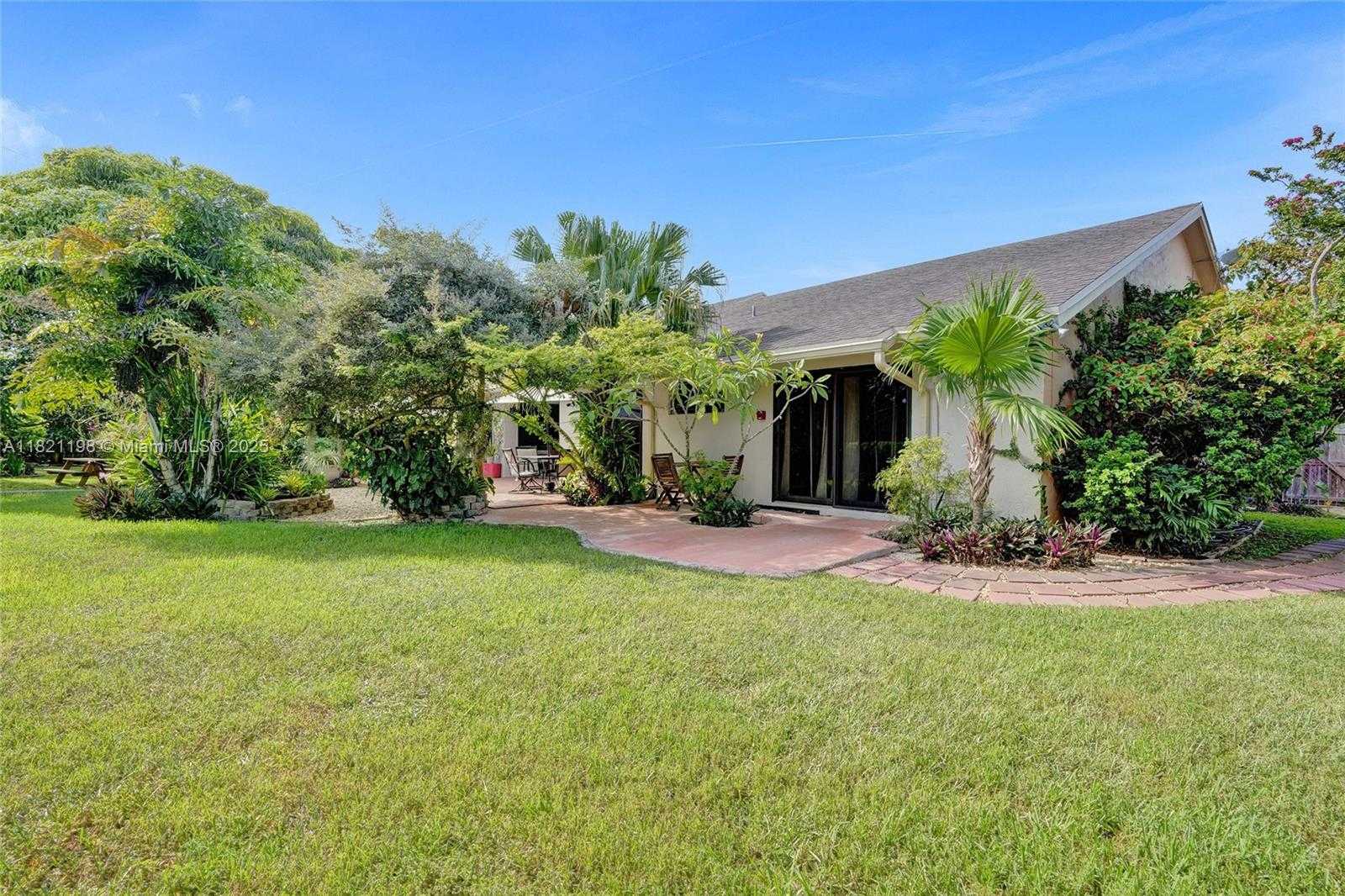 Small Image of 10030 SOUTH WEST 8TH ST, Pembroke Pines Number 39