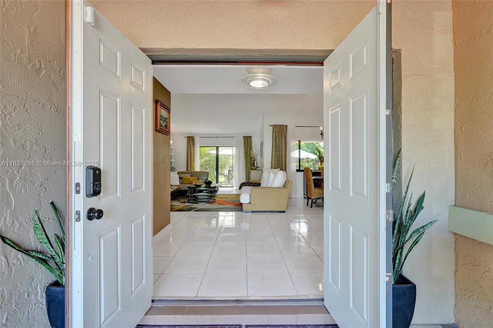 Small Image of 10030 SOUTH WEST 8TH ST, Pembroke Pines Number 4