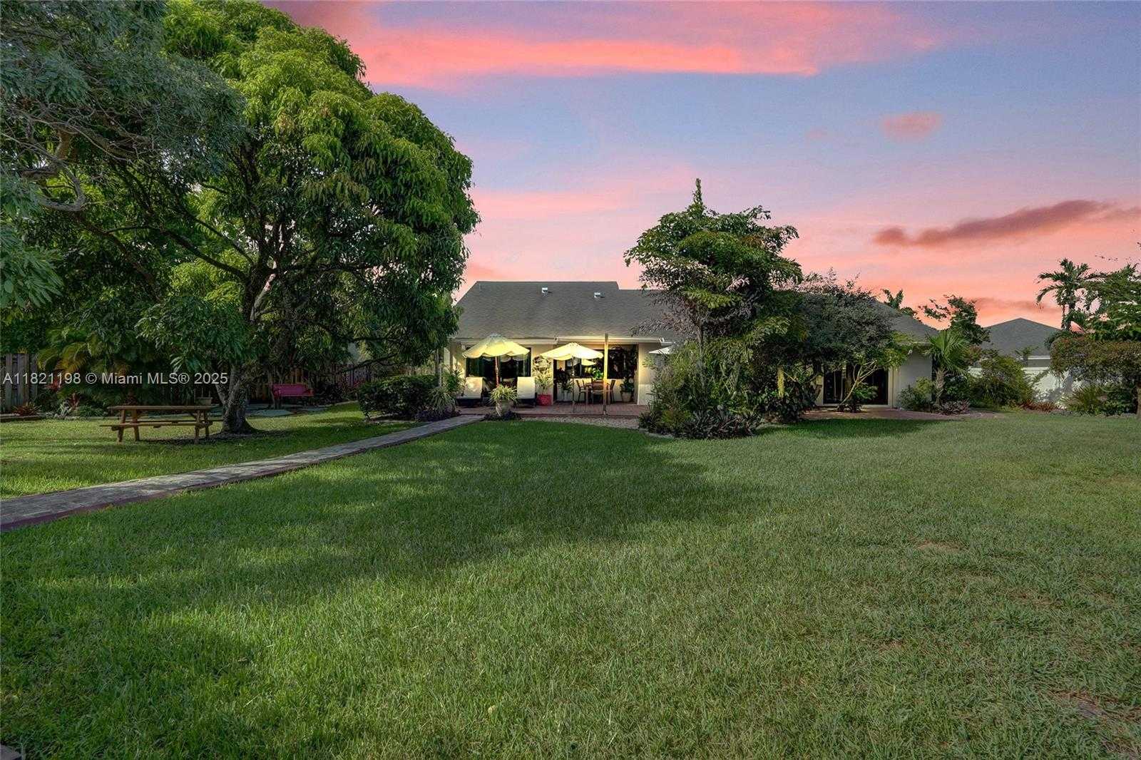 Small Image of 10030 SOUTH WEST 8TH ST, Pembroke Pines Number 40