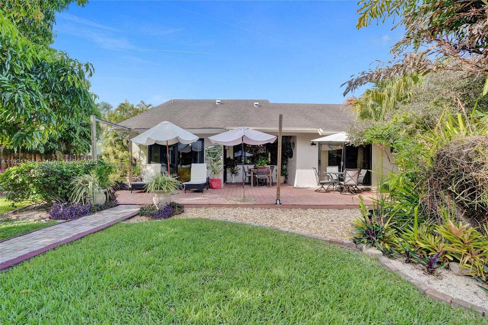 Small Image of 10030 SOUTH WEST 8TH ST, Pembroke Pines Number 41