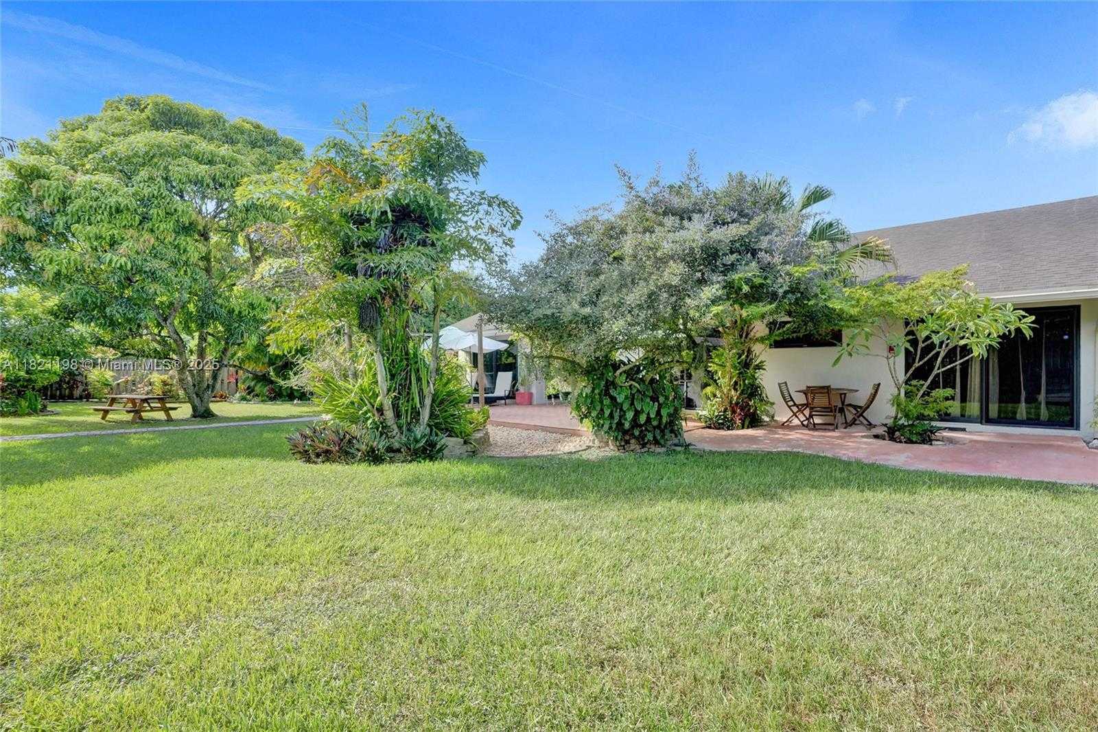 Small Image of 10030 SOUTH WEST 8TH ST, Pembroke Pines Number 42