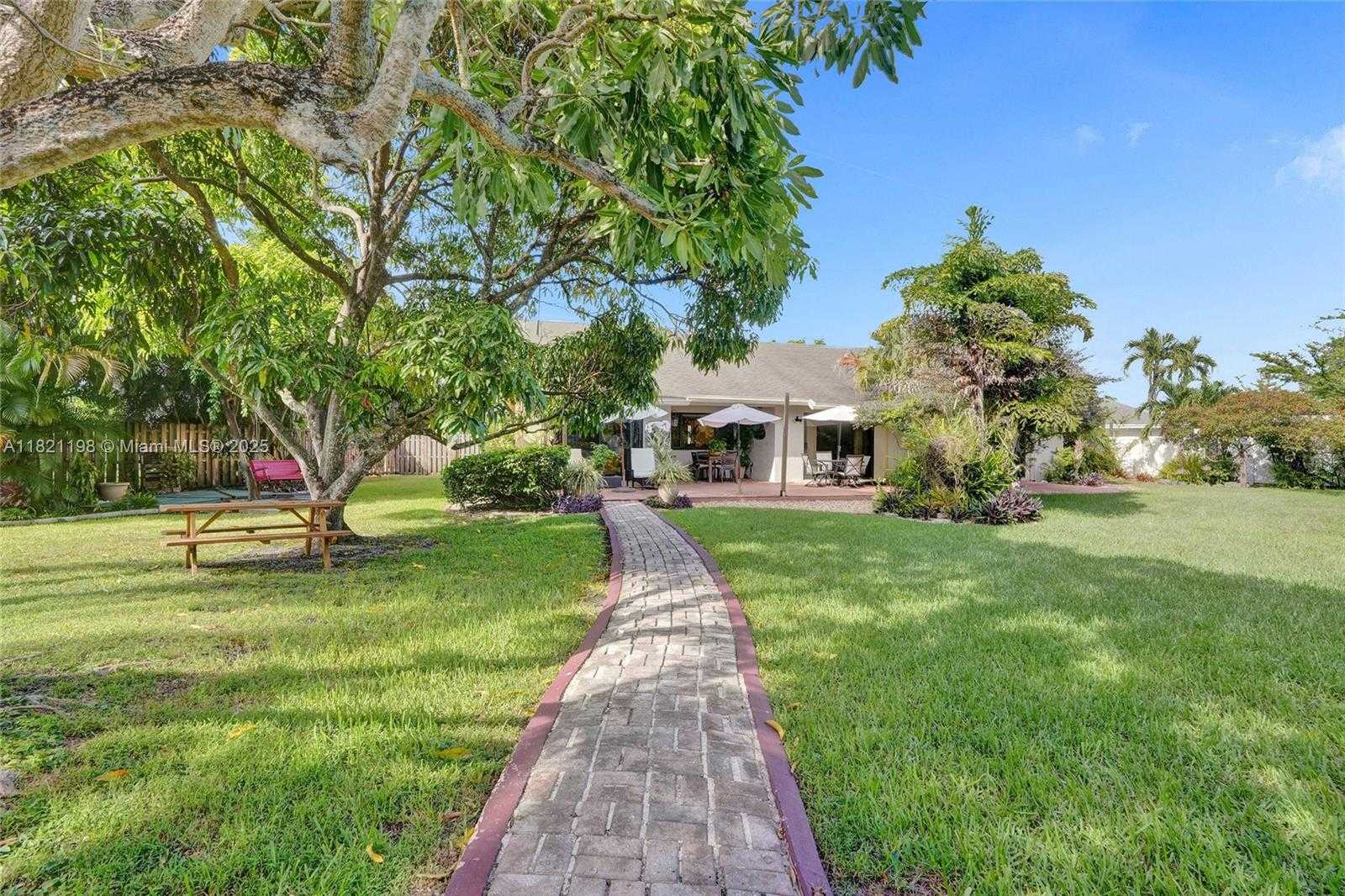 Small Image of 10030 SOUTH WEST 8TH ST, Pembroke Pines Number 43