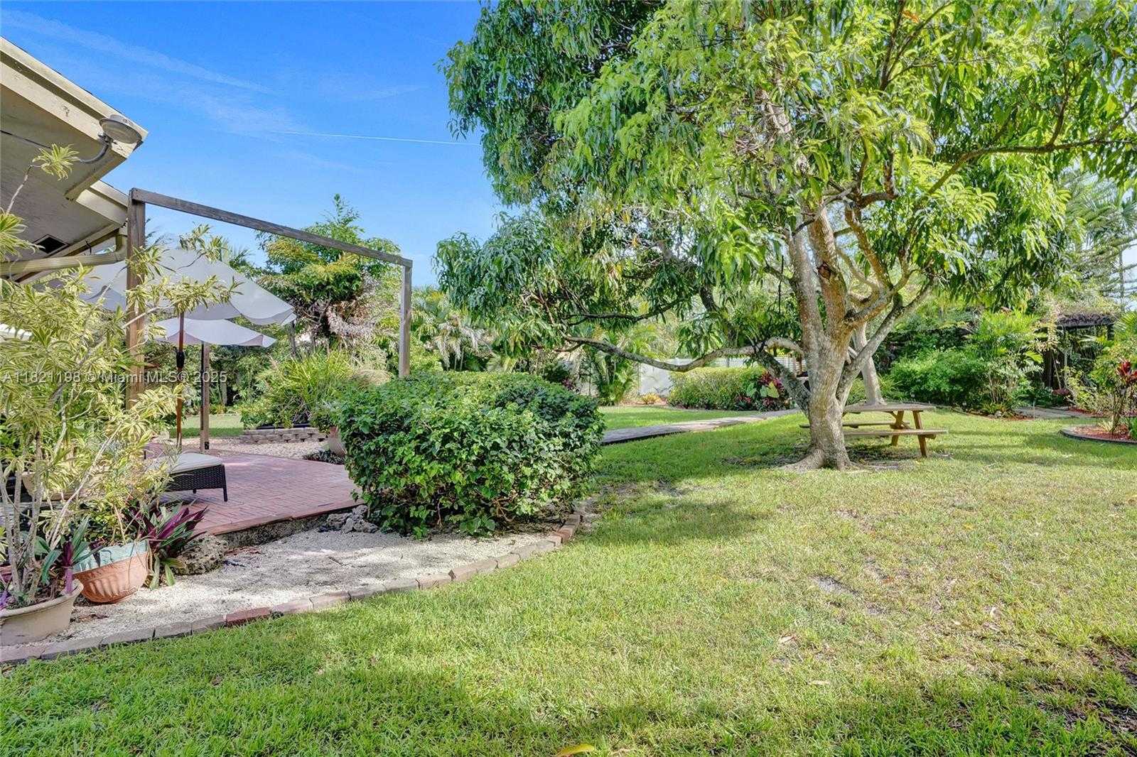 Small Image of 10030 SOUTH WEST 8TH ST, Pembroke Pines Number 44
