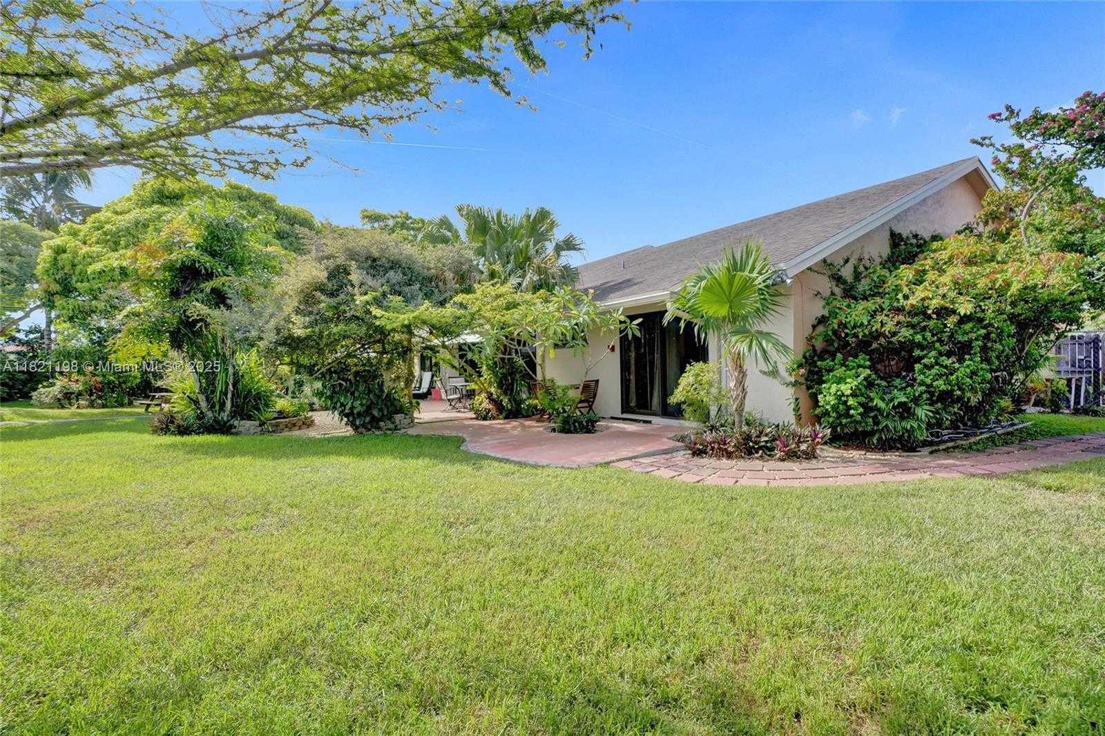 Small Image of 10030 SOUTH WEST 8TH ST, Pembroke Pines Number 46