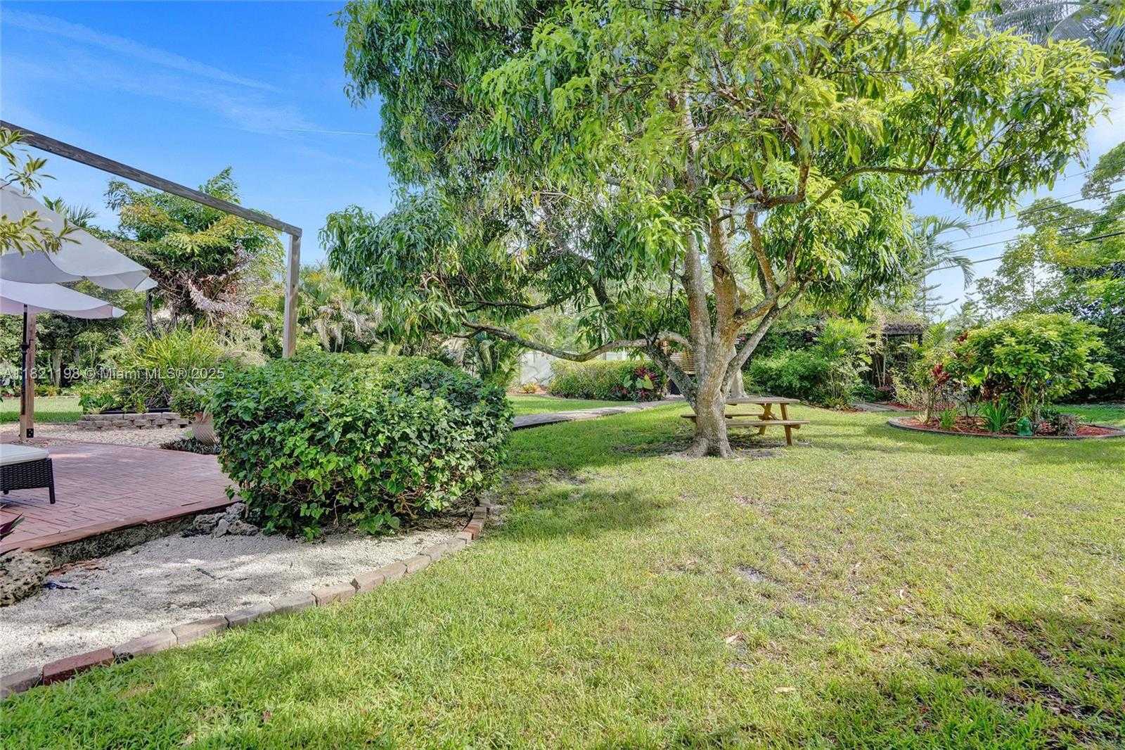 Small Image of 10030 SOUTH WEST 8TH ST, Pembroke Pines Number 47