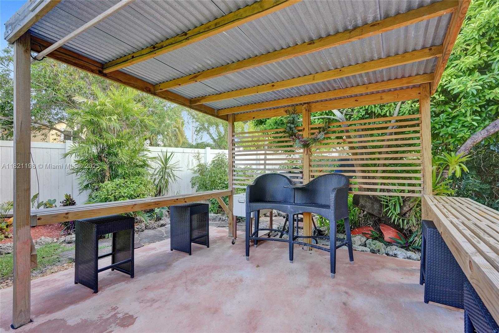 Small Image of 10030 SOUTH WEST 8TH ST, Pembroke Pines Number 48