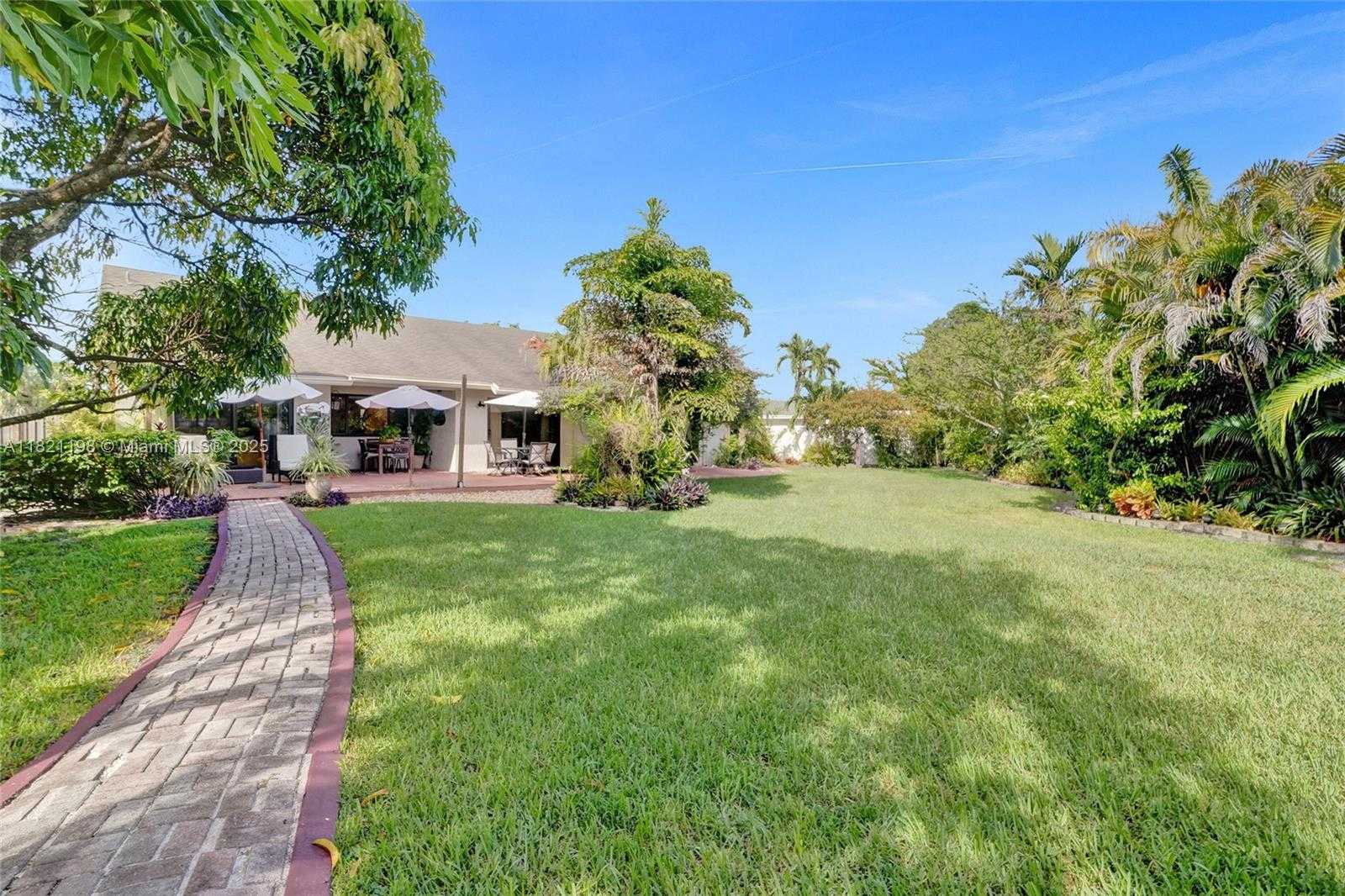 Small Image of 10030 SOUTH WEST 8TH ST, Pembroke Pines Number 54