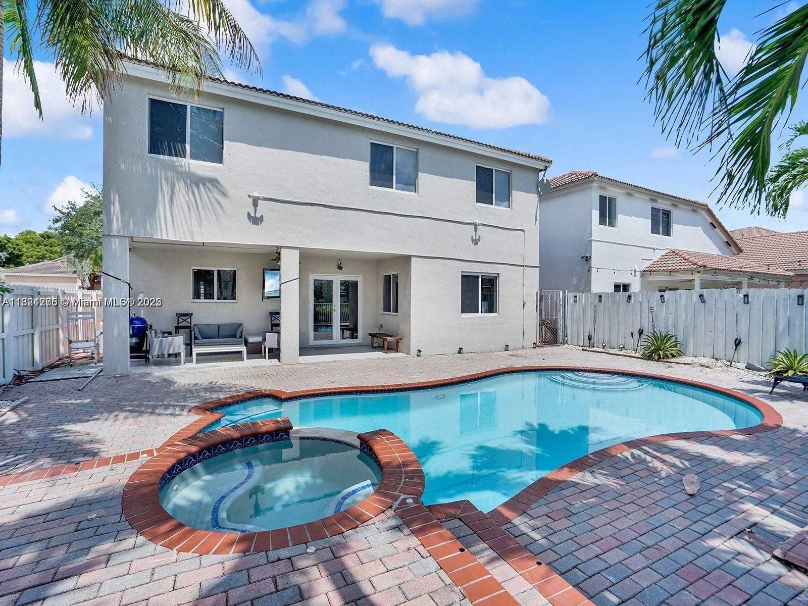 Small Image of 5343 NORTH WEST 111TH CT, Doral Number 2