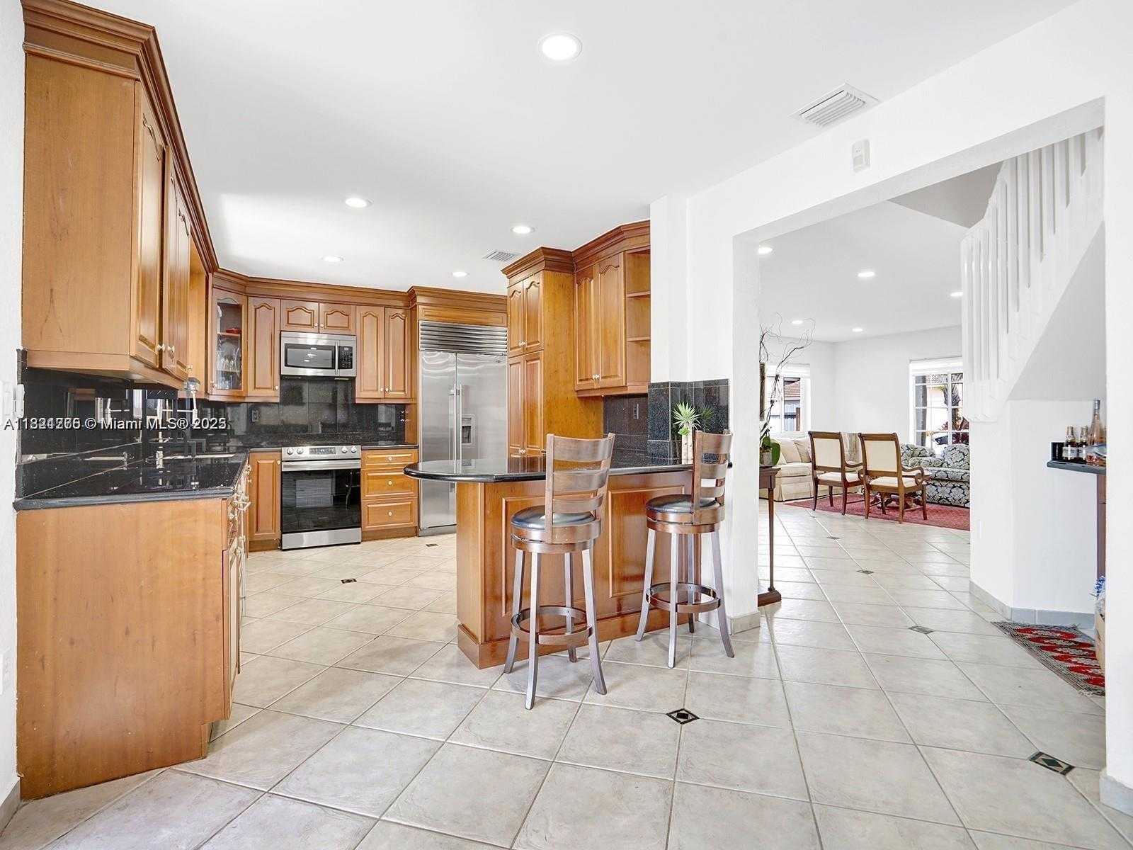 Small Image of 5343 NORTH WEST 111TH CT, Doral Number 3
