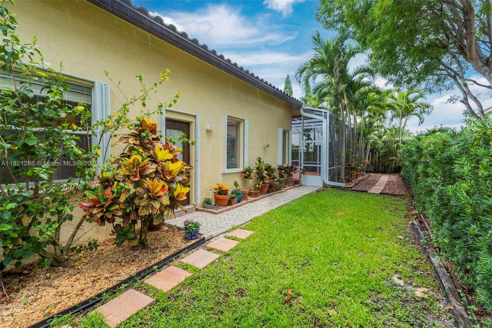 Small Image of 1925 NORTH WEST 167TH TER, Pembroke Pines Number 44