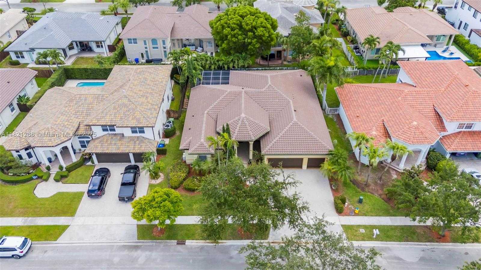 Small Image of 1925 NORTH WEST 167TH TER, Pembroke Pines Number 45