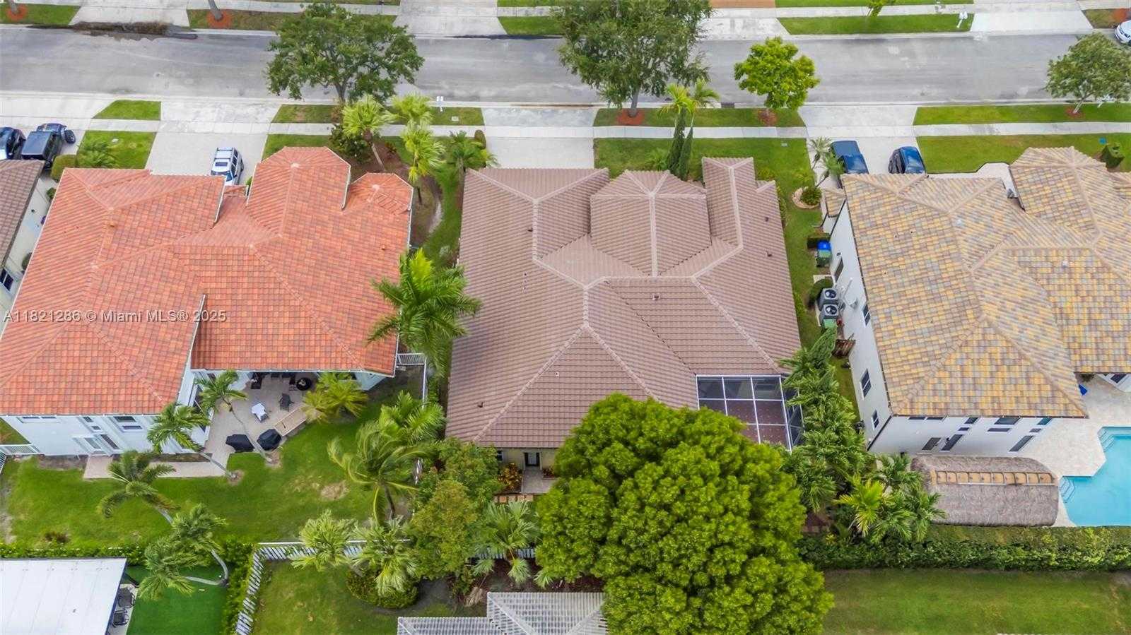 Small Image of 1925 NORTH WEST 167TH TER, Pembroke Pines Number 47