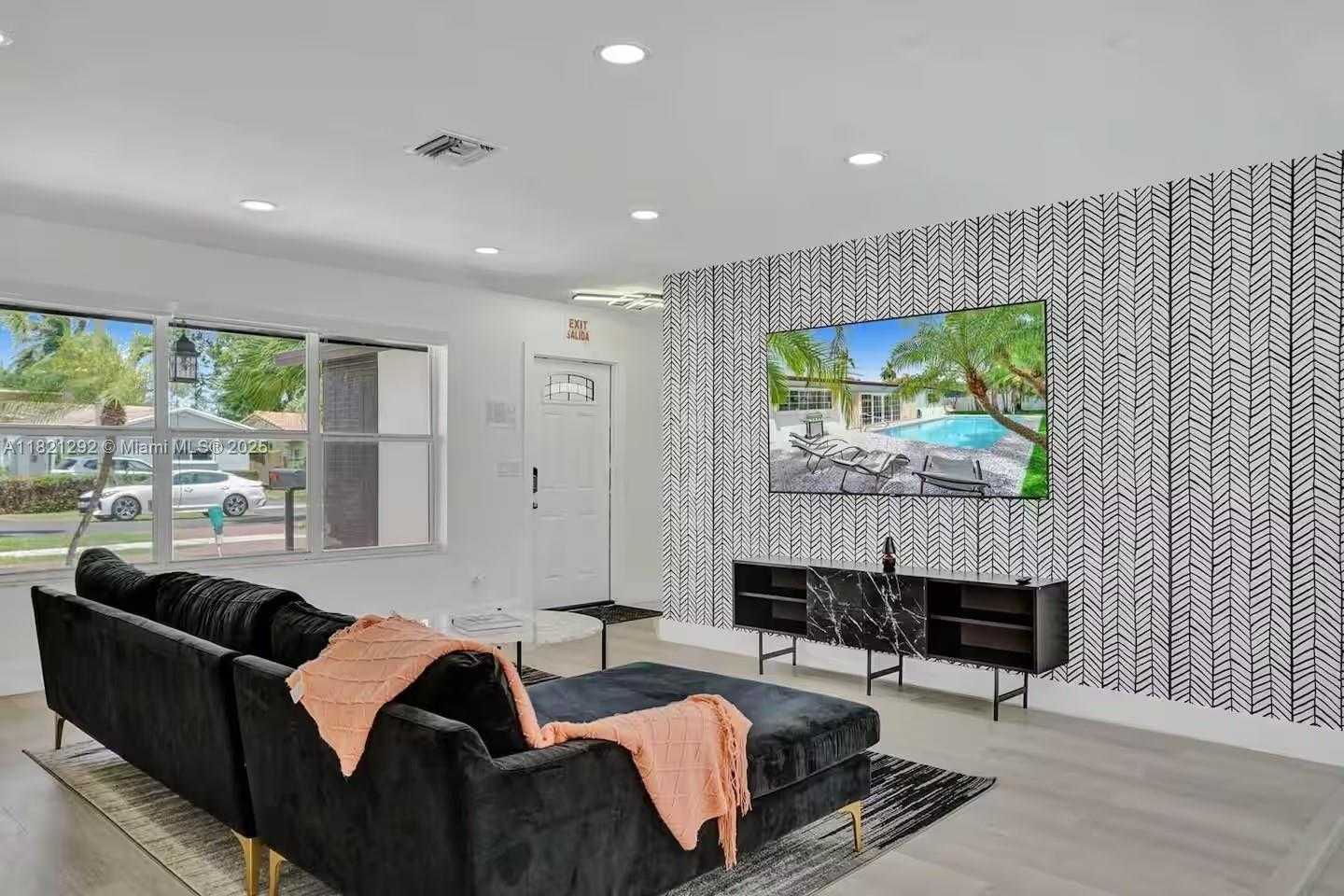 Small Image of 1244 GARFIELD ST, Hollywood Number 16