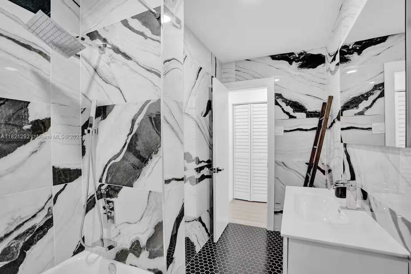 Small Image of 1244 GARFIELD ST, Hollywood Number 33
