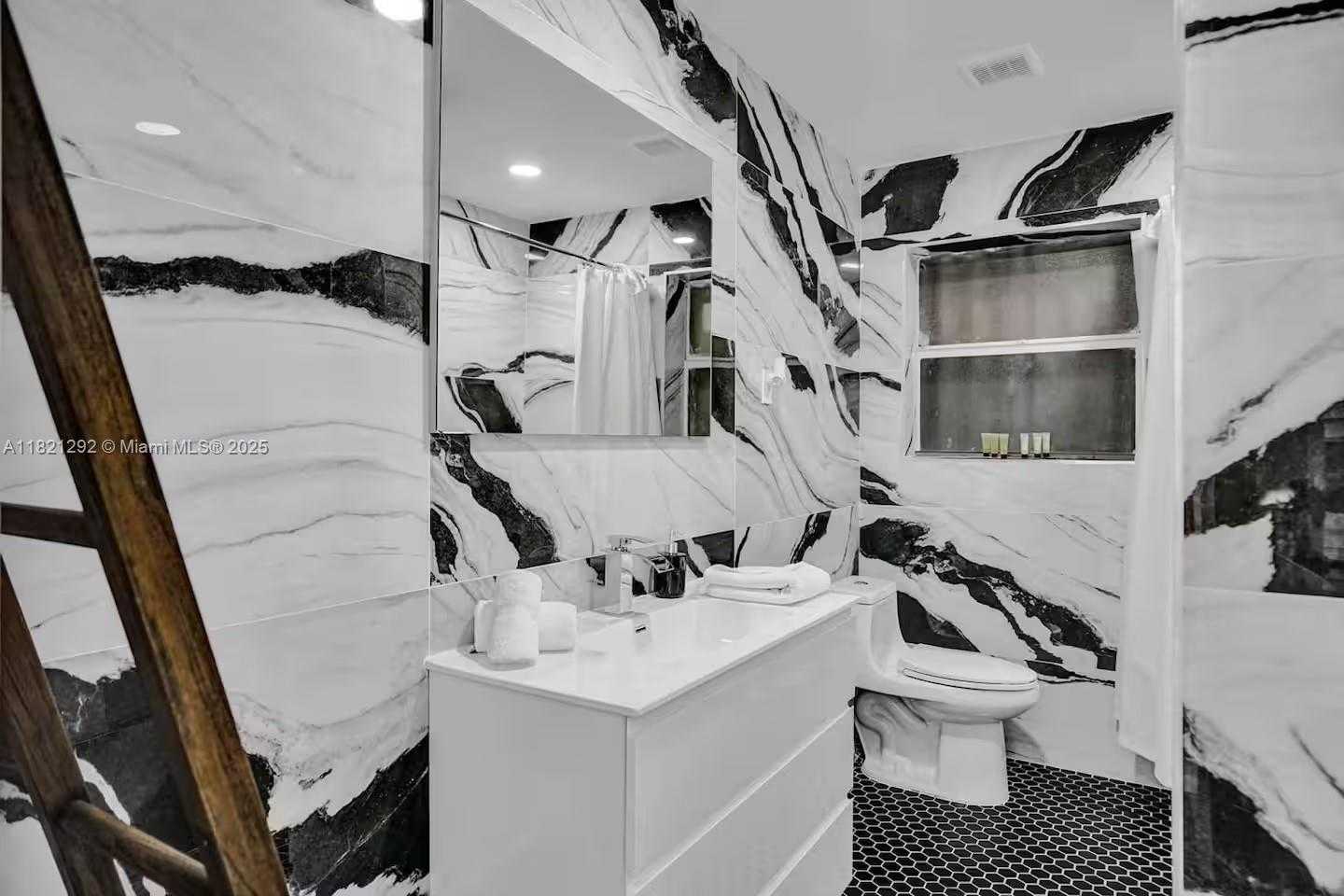Small Image of 1244 GARFIELD ST, Hollywood Number 34