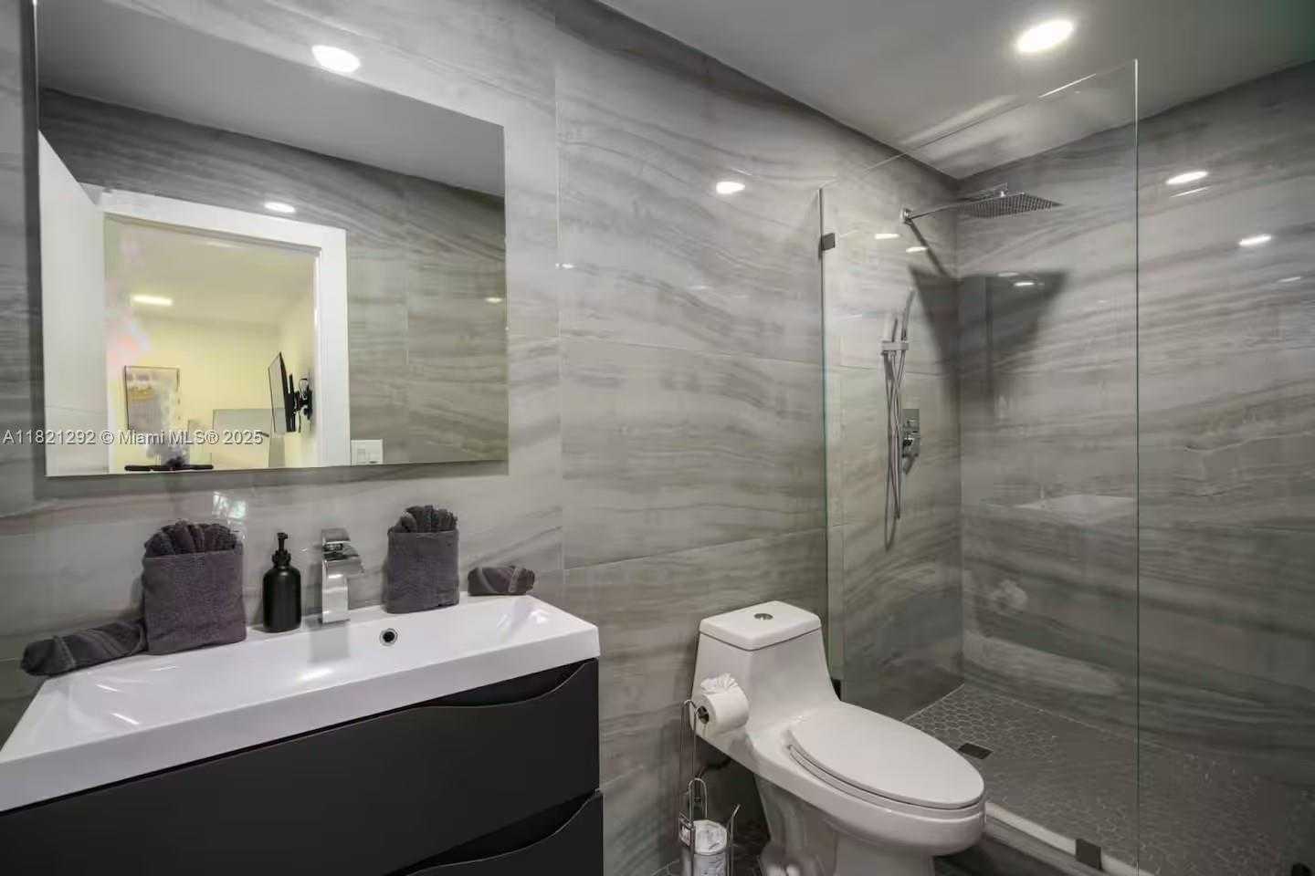 Small Image of 1244 GARFIELD ST, Hollywood Number 41