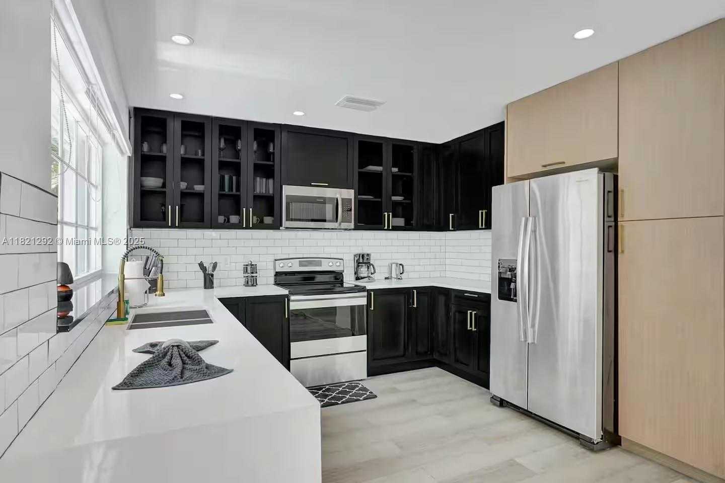Small Image of 1244 GARFIELD ST, Hollywood Number 5