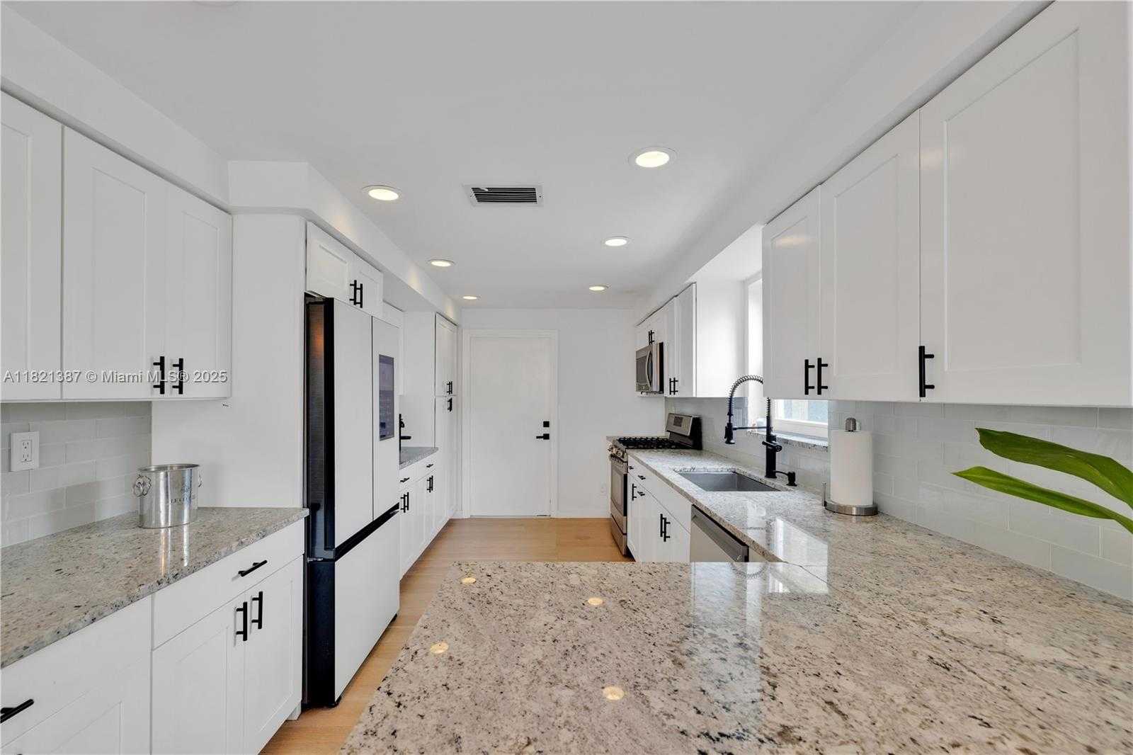 Small Image of 7431 COQUINA DR, North Bay Village Number 5