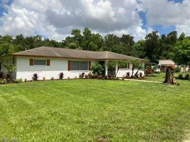 Small Image of 13001 SHETLAND LANE, Fort Myers Number 3