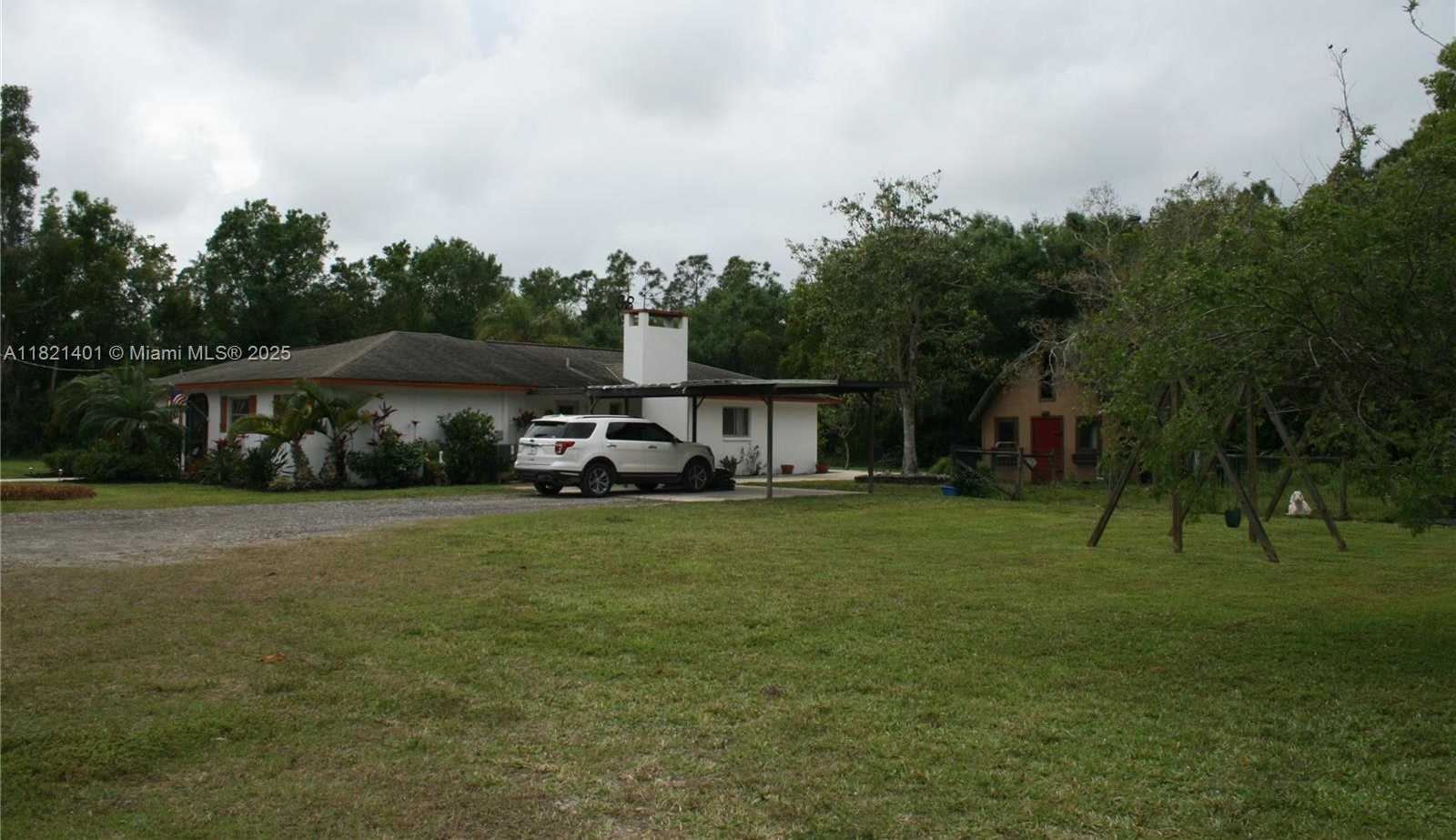 Small Image of 13001 SHETLAND LANE, Fort Myers Number 4