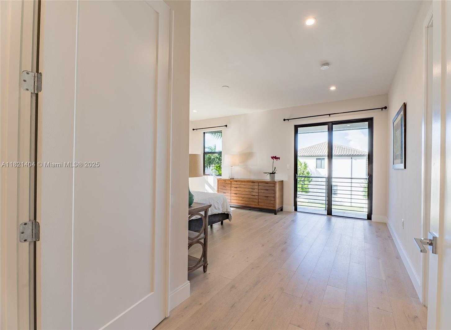 Small Image of 8217 NORTH WEST 46TH ST, Doral Number 21