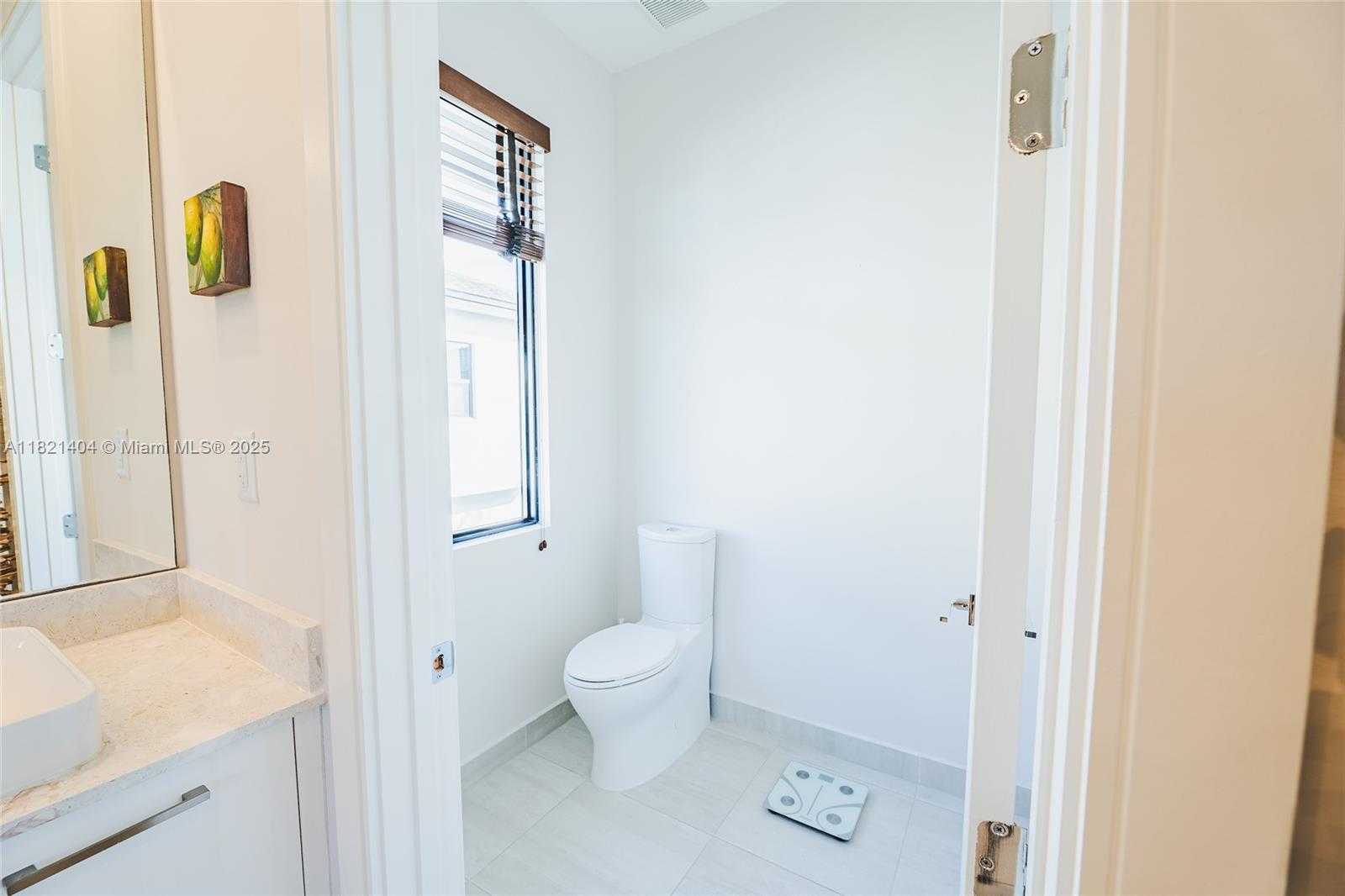 Small Image of 8217 NORTH WEST 46TH ST, Doral Number 25