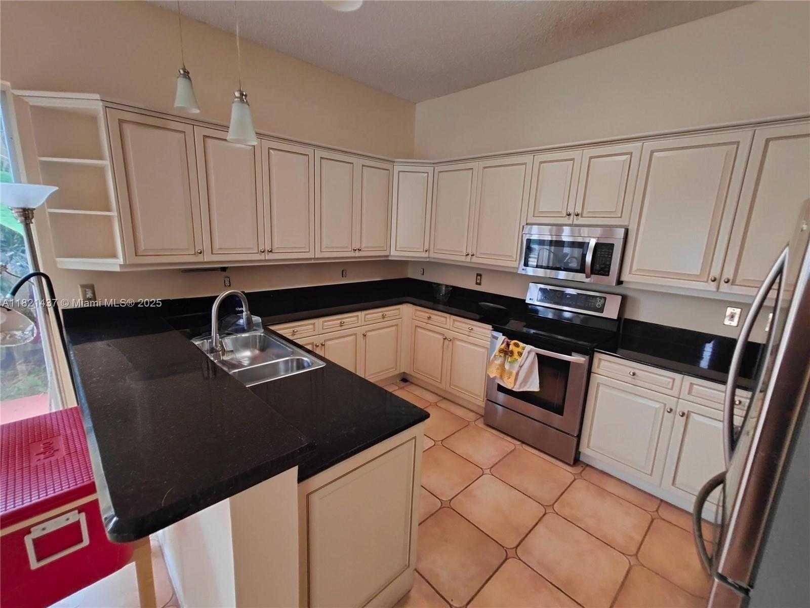 Small Image of 15651 NORTH WEST 14TH CT, Pembroke Pines Number 7