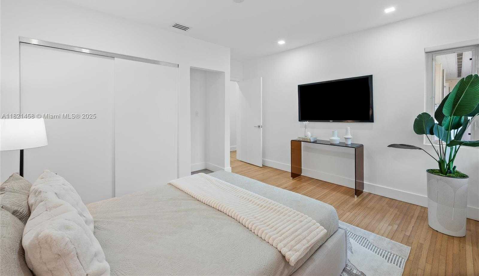 Small Image of 5211 GRANADA BLVD, Coral Gables Number 14