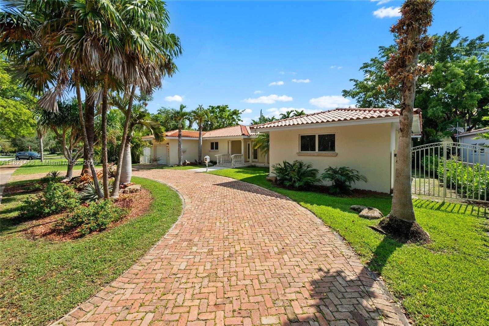 Small Image of 5211 GRANADA BLVD, Coral Gables Number 25