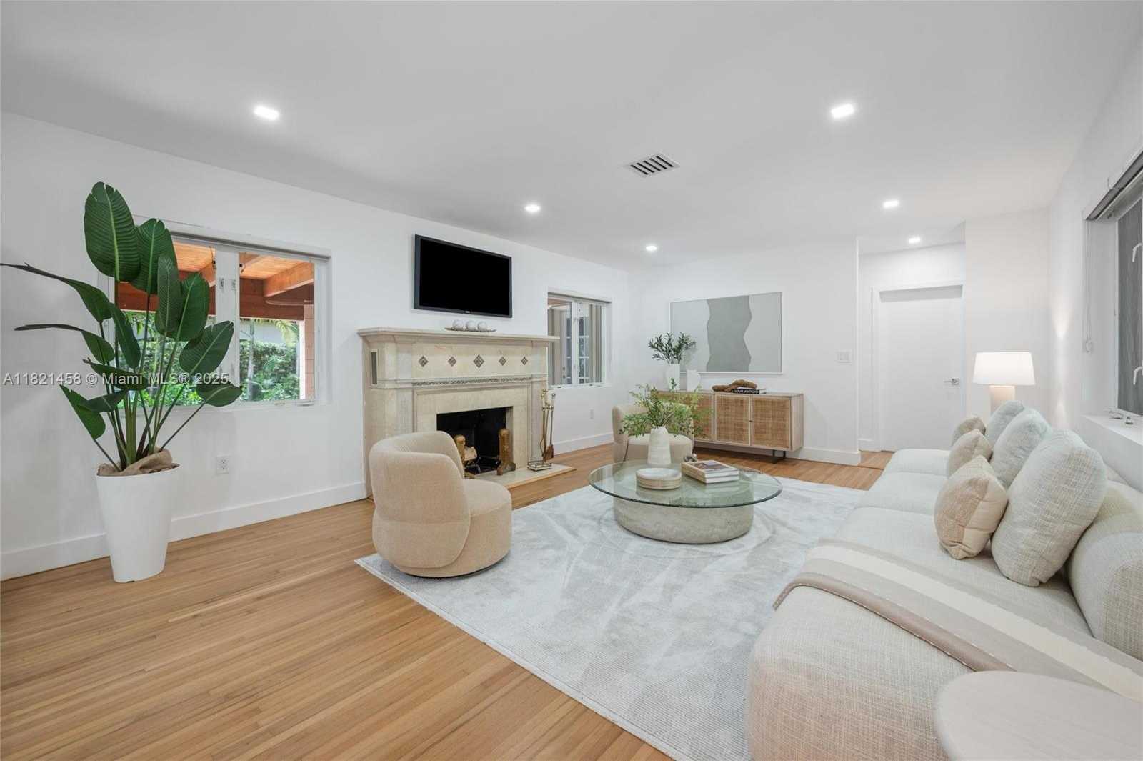 Small Image of 5211 GRANADA BLVD, Coral Gables Number 3
