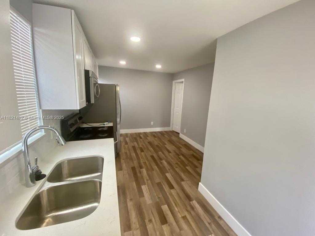 Small Image of 345 NORTH EAST 168TH ST, North Miami Beach Number 10