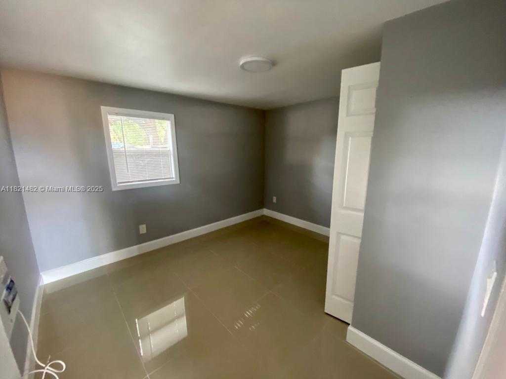 Small Image of 345 NORTH EAST 168TH ST, North Miami Beach Number 15