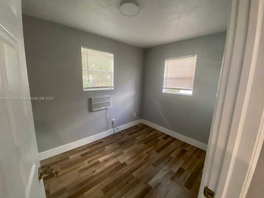 Small Image of 345 NORTH EAST 168TH ST, North Miami Beach Number 17