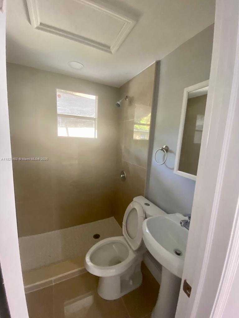 Small Image of 345 NORTH EAST 168TH ST, North Miami Beach Number 4