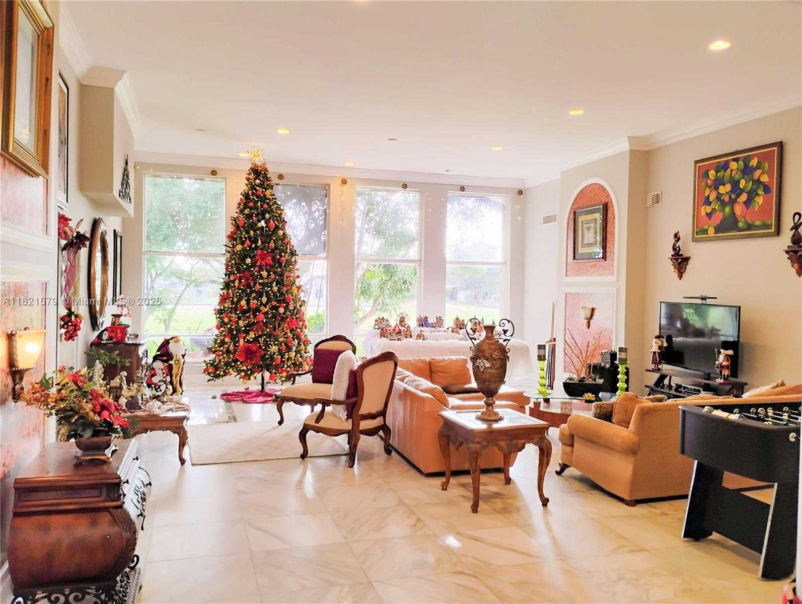 Small Image of 5706 WHITE HICKORY CIR, Tamarac Number 3