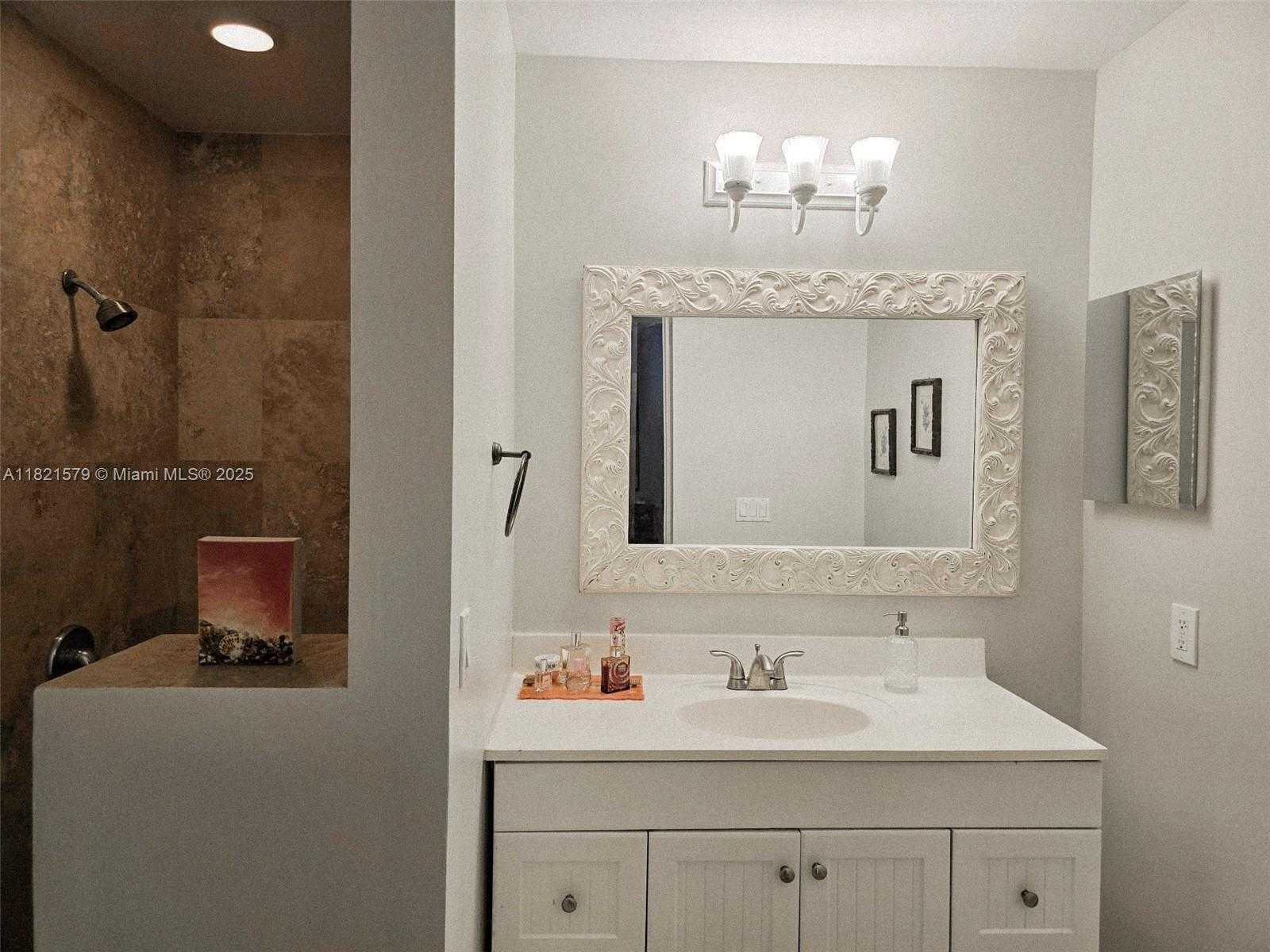 Small Image of 5706 WHITE HICKORY CIR, Tamarac Number 34