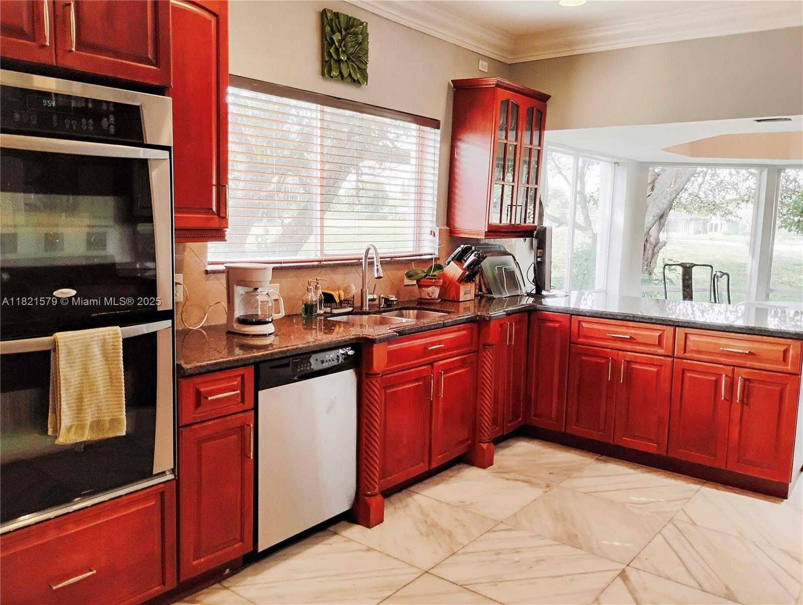 Small Image of 5706 WHITE HICKORY CIR, Tamarac Number 9