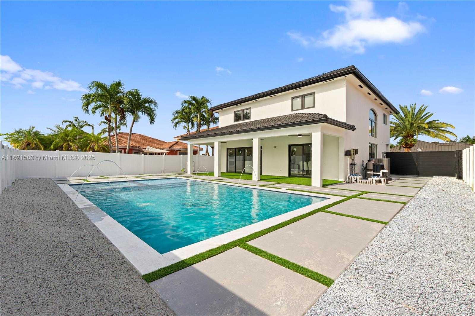 Small Image of 3002 SOUTH WEST 151ST CT, Miami Number 4