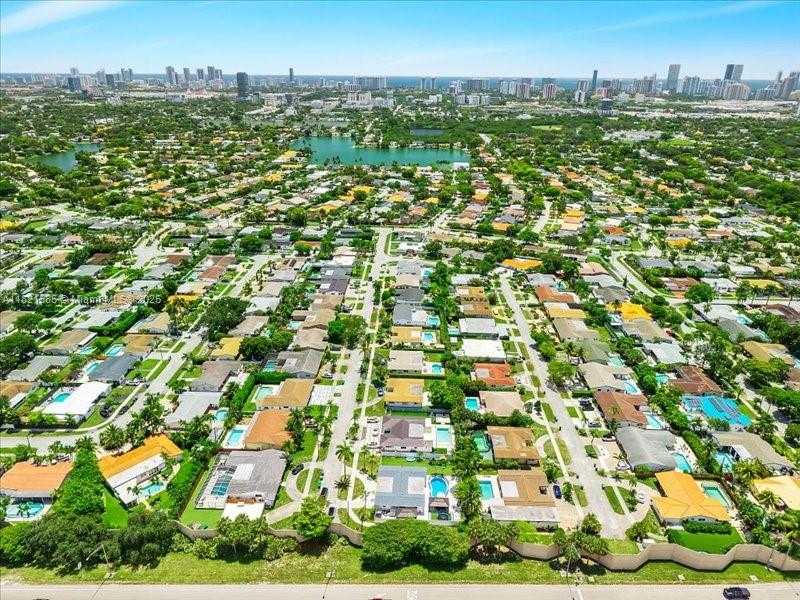 Small Image of 1870 NORTH EAST 208TH TER, Miami Number 27