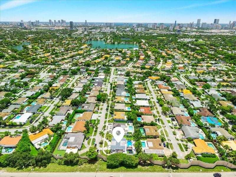 Small Image of 1870 NORTH EAST 208TH TER, Miami Number 28