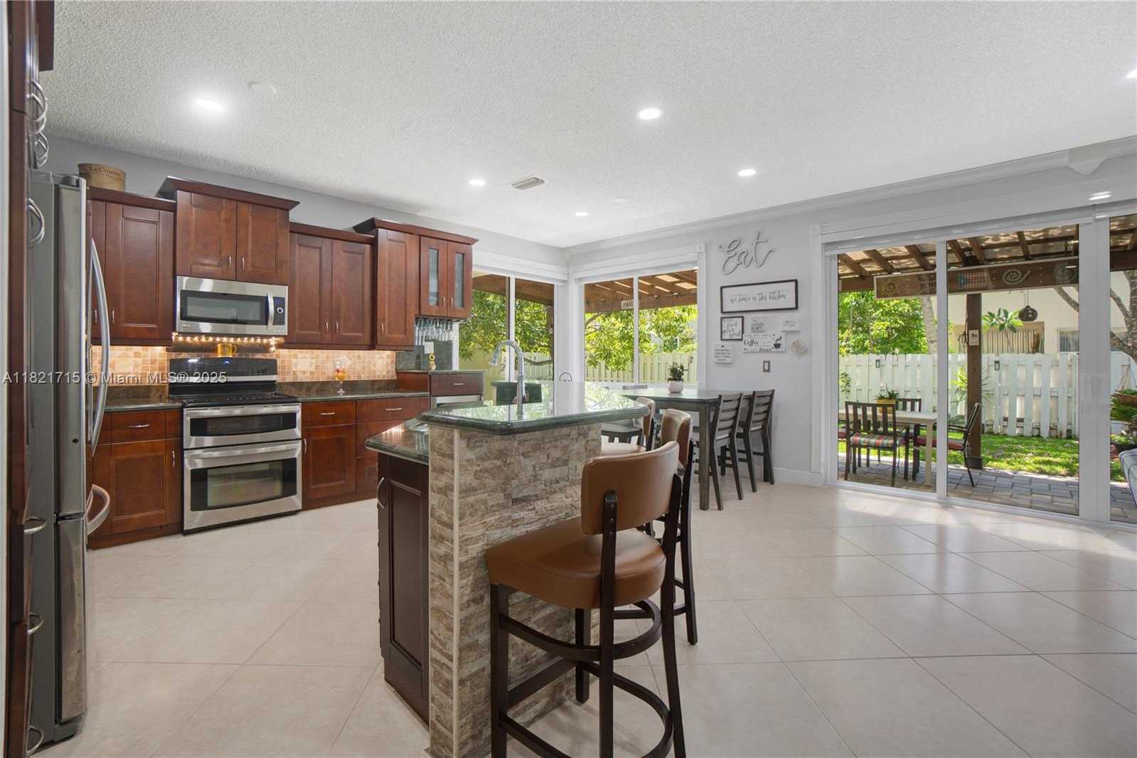 Small Image of 801 NORTH WEST 156TH AVE, Pembroke Pines Number 14